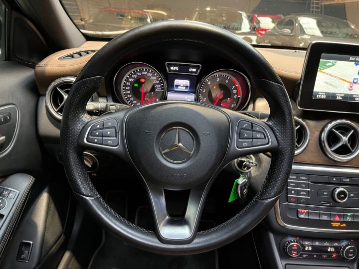 Mercedes Classe GLA 200 Fascination 7-G DCT A Noir - 14