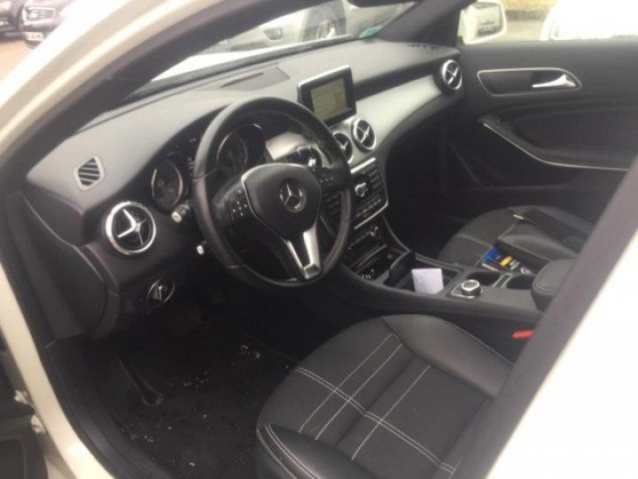 Mercedes Classe GLA 250 SENSATION 4MATIC 7G-DCT     Essence BLANC - 6