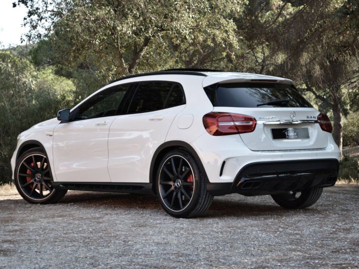 Mercedes Classe GLA MAGNIFIQUE MERCEDES GLA45 AMG X156 4MATIC 2.0 TURBO 381ch SPEEDSHIFT DCT VALEUR NEUF + DE 82ke PAS DE FAP CARPLAY CARBONE SIEGES + ECHAP. SPORT PERFOR BLANC - 12