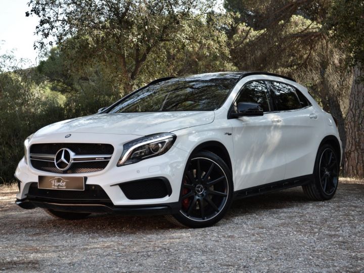 Mercedes Classe GLA MAGNIFIQUE MERCEDES GLA45 AMG X156 4MATIC 2.0 TURBO 381ch SPEEDSHIFT DCT VALEUR NEUF + DE 82ke PAS DE FAP CARPLAY CARBONE SIEGES + ECHAP. SPORT PERFOR BLANC - 3