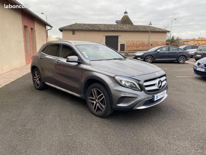 Mercedes Classe GLA Mercedes 200 d 7-G DCT 4-Matic Sensation active edition Gris - 3