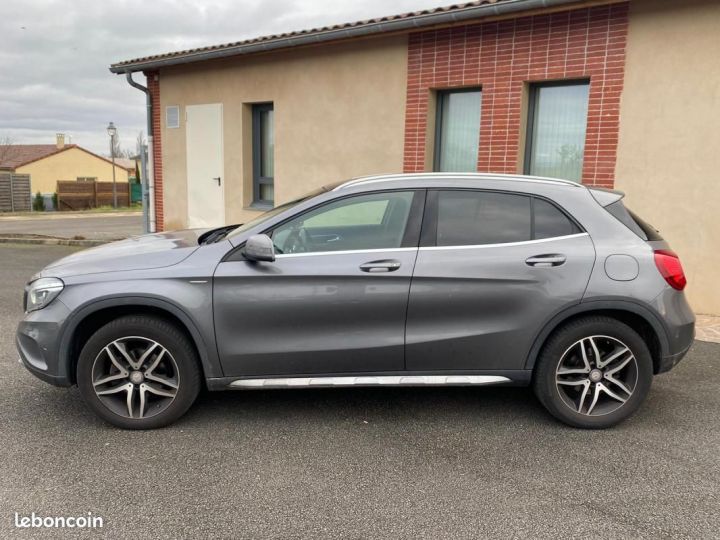 Mercedes Classe GLA Mercedes 200 d 7-G DCT 4-Matic Sensation active edition Gris - 4