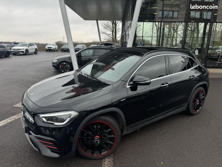 Mercedes Classe GLA Mercedes 200D Edition ONE 150CH Garantie 6 ans Toit ouvrant Apple Carplay Sono Burmester Hayon électrique Attelage Eclairage d’ambiance 20P 579-mois Occasion