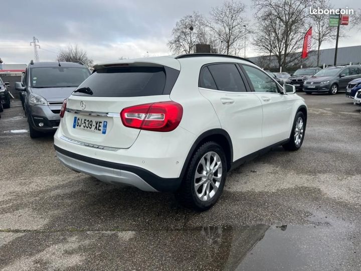 Mercedes Classe GLA MERCEDES BENZ 200 i 156 CH 12 MOIS GARANTIE Blanc - 4