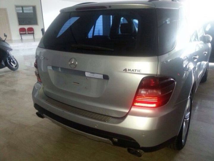 Mercedes Classe ML 320 CDI PACK SPORT 7G-TRONIC     Diesel GRIS METAL - 14