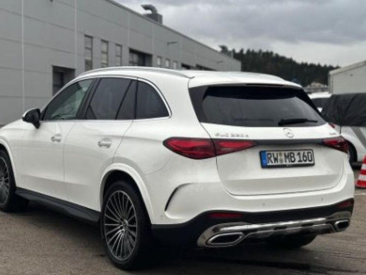 Mercedes GLC 220d 4M/AMG/ATTELAGE/PANO Blanc - 3