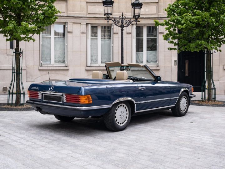 Mercedes SL Mercedes-Benz 300 SL (R107) 1986 - BVM 5  - 2