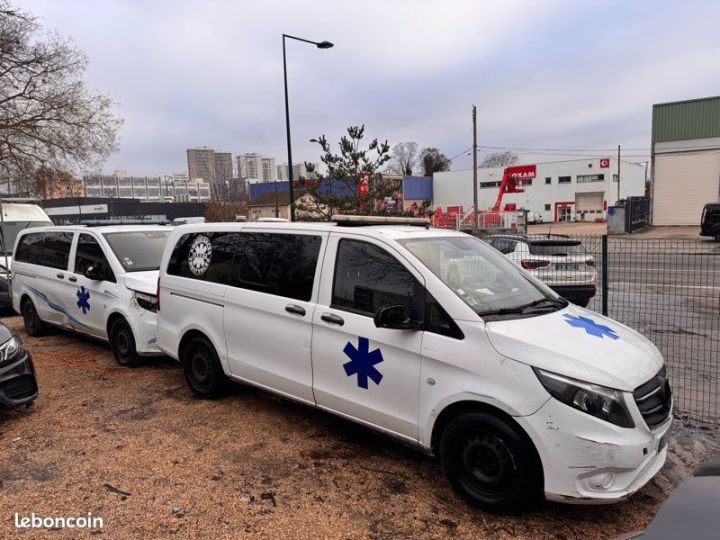 Mercedes Vito Mercedes ambulance X2 2.2 163CV année 02-2021 à 10500 EURO À VENDRE LES 2 Blanc - 1