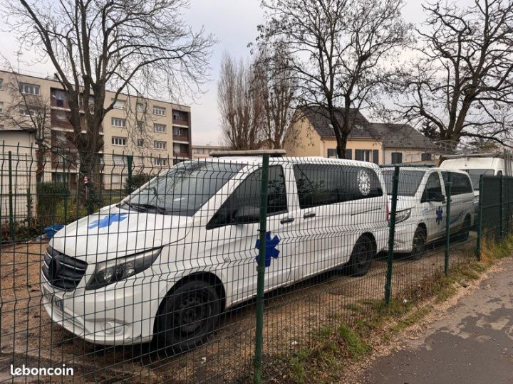 Mercedes Vito Mercedes ambulance X2 2.2 163CV année 02-2021 à 10500 EURO À VENDRE LES 2 Blanc - 2