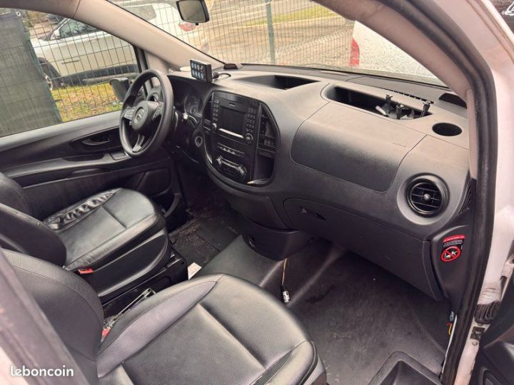 Mercedes Vito Mercedes ambulance X2 2.2 163CV année 02-2021 à 10500 EURO À VENDRE LES 2 Blanc - 3