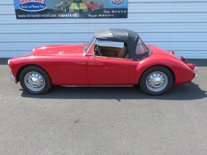 MG MGA ROADSTER Rouge - 4