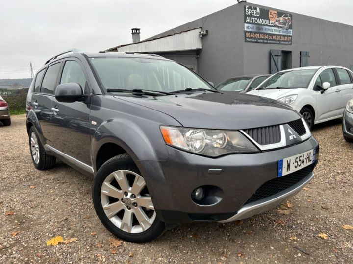 Mitsubishi Outlander 2.0 DI-D 140 Instyle 4WD 7 places Gris - 1