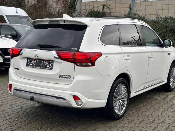 Mitsubishi Outlander PHEV 4WD 2,4 twin turbo  - 2