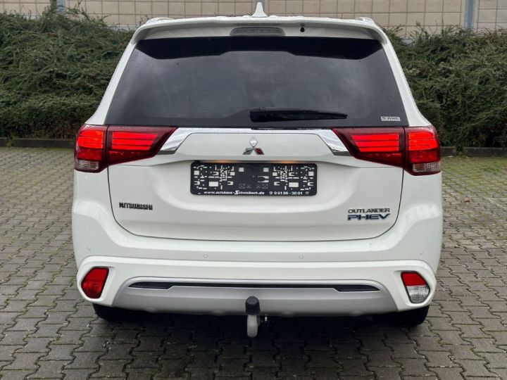 Mitsubishi Outlander PHEV 4WD 2,4 twin turbo  - 4