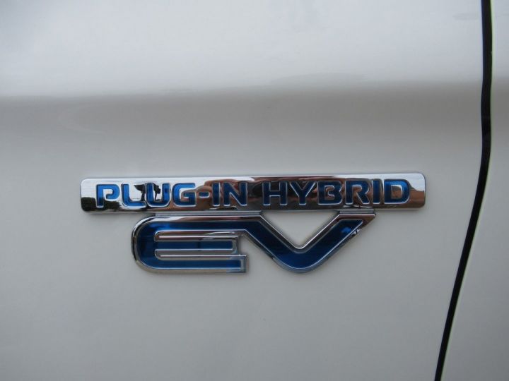 Mitsubishi Outlander PHEV HYBRIDE RECHARGEABLE 200CH INSTYLE Blanc - 9