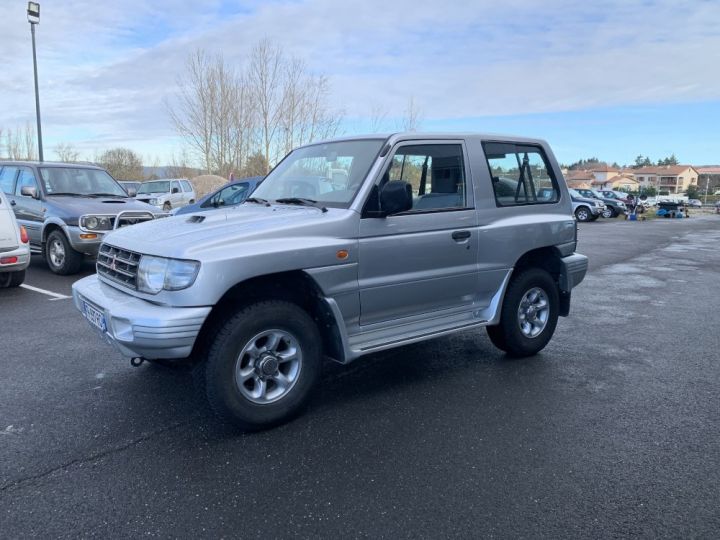 Mitsubishi pajero classic