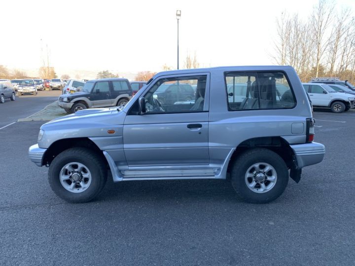 Mitsubishi pajero classic