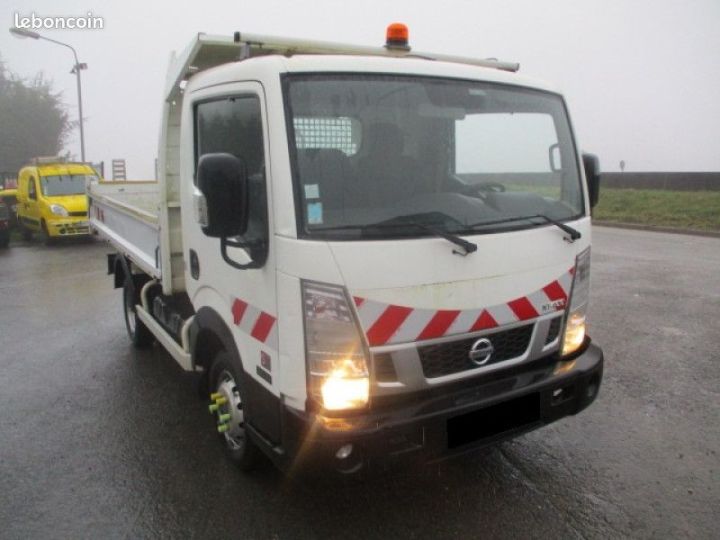 Nissan Cabstar 19990 ht nt400 benne basculante  - 1