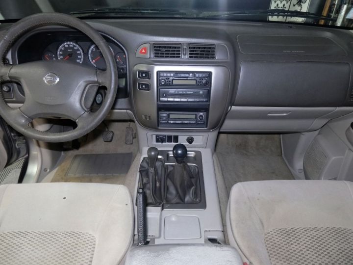 Nissan Patrol GR 3.0 VDI 158CH Gris C - 8