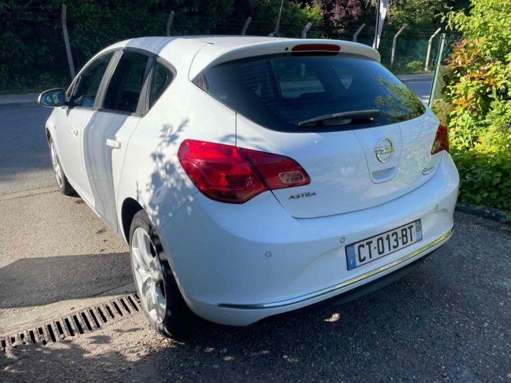 Opel Astra 1.4i 16V 100CV Blanc Laqué - 11