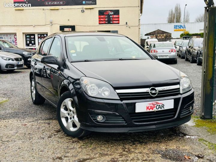 Opel Astra 1.7 cdti 100 cosmo garantie 6 mois Noir - 1