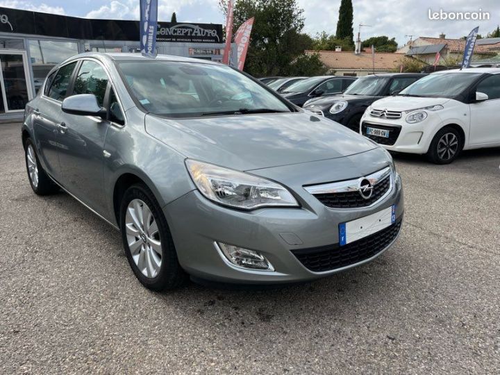 Opel Astra 1.7 cdti 110 cv cosmo Gris Occasion - 1