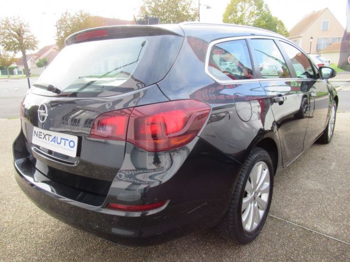 Opel Astra 1.7 CDTI 110CH FAP COSMO Noir - 9