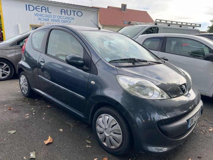 Peugeot 107 1.0 12V TRENDY 3P Noir - 1