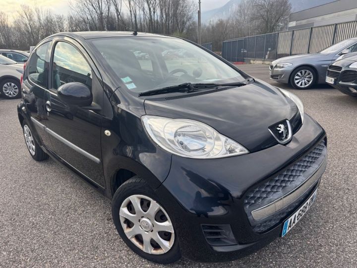 Peugeot 107 1.0 12V TRENDY 5P Noir - 1