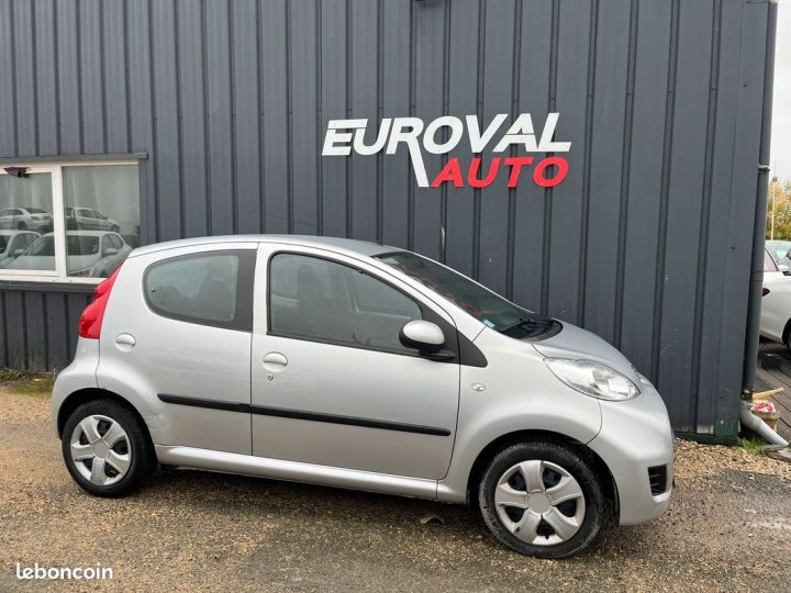 Peugeot 107 1.0 68ch trendy Gris - 5