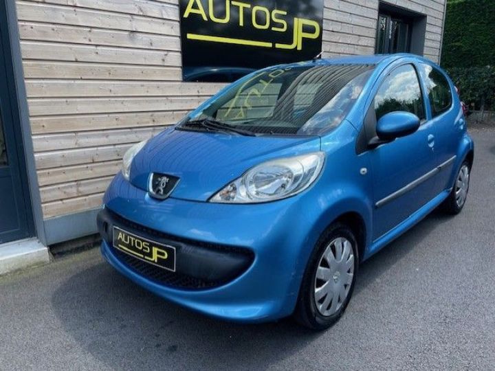 Peugeot 107 1.0 trendy 2-tronic 5p Bleu - 1