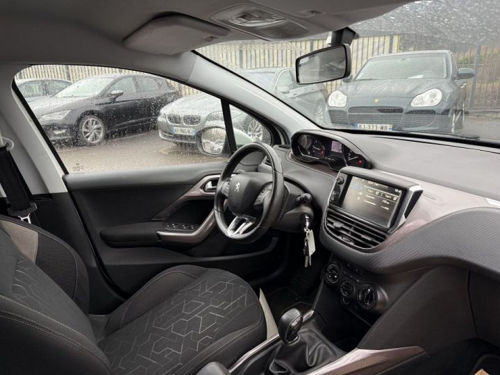 Peugeot 2008 1.2 82 ALLURE Blanc - 4