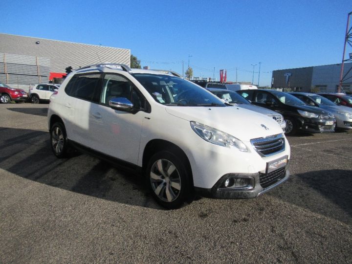 Peugeot 2008 1.2 PureTech 82ch BVM5 Style Blanche - 3