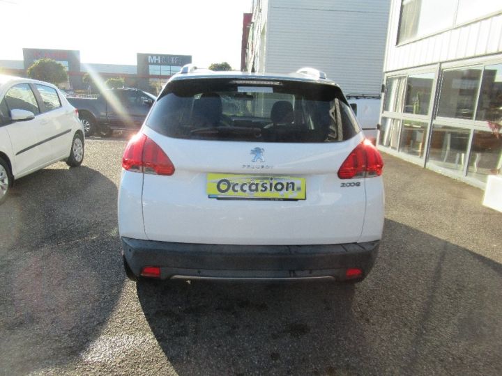 Peugeot 2008 1.2 PureTech 82ch BVM5 Style Blanche - 5