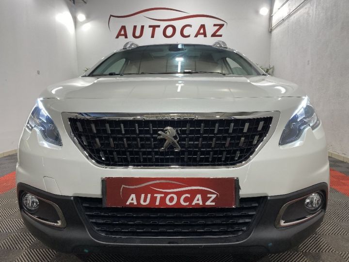 Peugeot 2008 1.2 PureTech 82ch Style 47000KM+2017 Blanc - 4