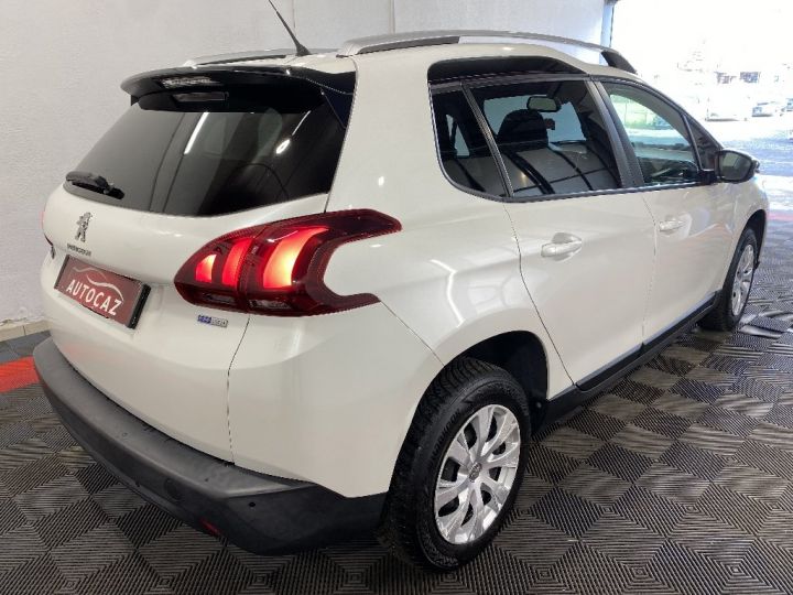 Peugeot 2008 1.2 PureTech 82ch Style 47000KM+2017 Blanc - 9