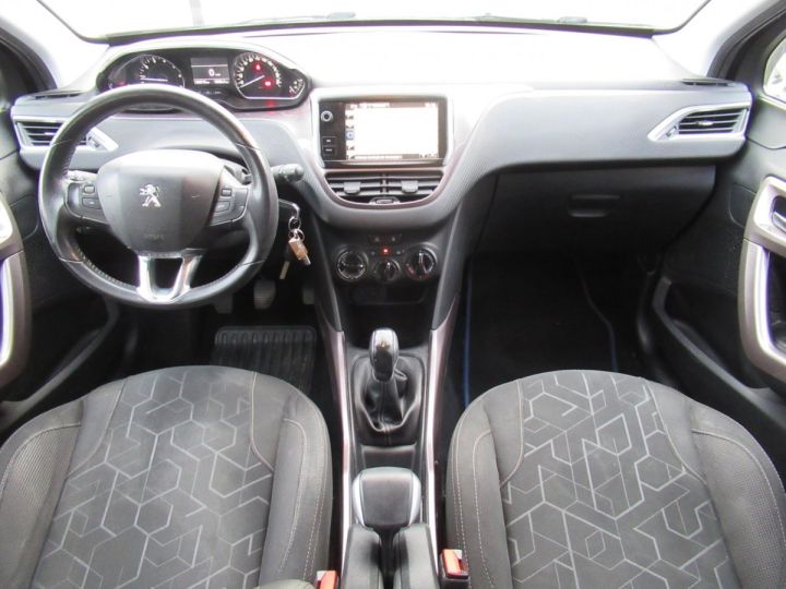 Peugeot 2008 1.2 PURETECH STYLE 82CH Noir - 13