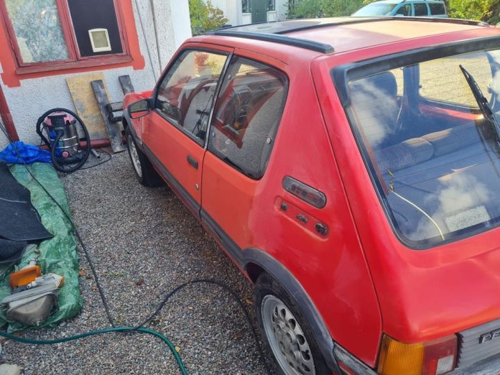 Peugeot 205 GTI 115CV Rouge - 2