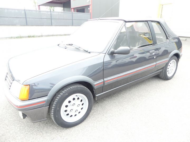 Peugeot 205 I Decapotable 1.6 116cv Noir Et Rouge - 1