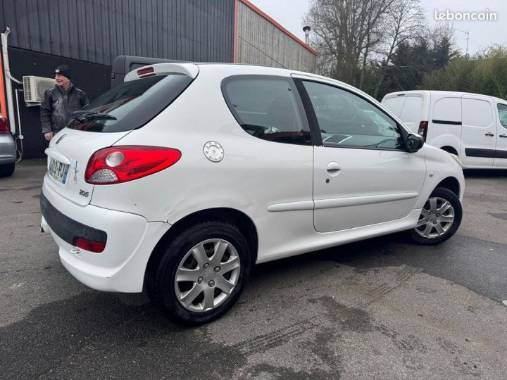 Peugeot 206 + 1.4 TRENDY 3P Blanc - 4