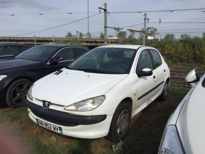 Peugeot 206 1.4 XR PRESENCE 5 portes     Essence BLANC - 2