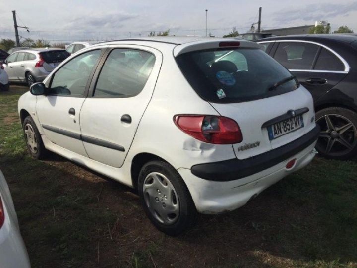 Peugeot 206 1.4 XR PRESENCE 5 portes     Essence BLANC - 9