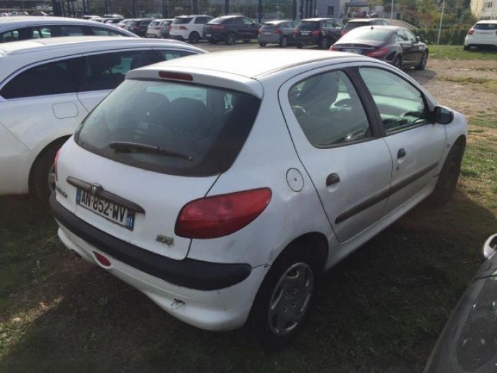 Peugeot 206 1.4 XR PRESENCE 5 portes     Essence BLANC - 11