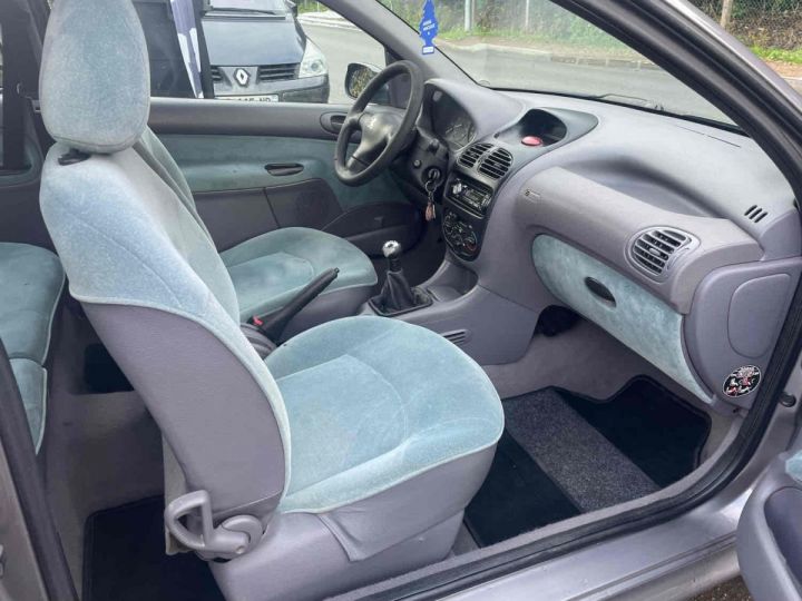 Peugeot 206 3/5 portes (1.4 i 75CV Gris Clair Laqué - 5