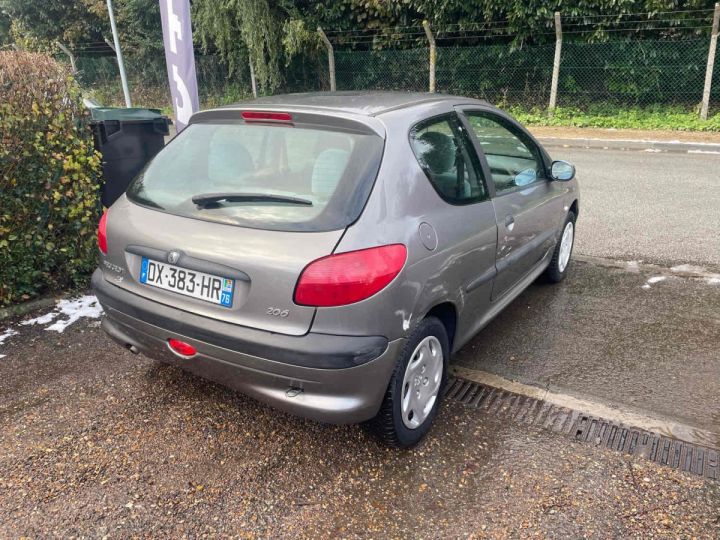 Peugeot 206 3/5 portes (1.4 i 75CV Gris Clair Laqué - 12