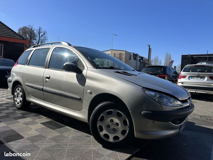 Peugeot 206 SW 1.4 HDI URBAN Gris - 7