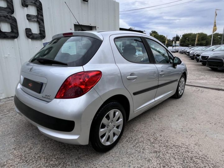 Peugeot 207 1.4 HDi BERLINE Style PHASE 1 GRIS CLAIR - 6