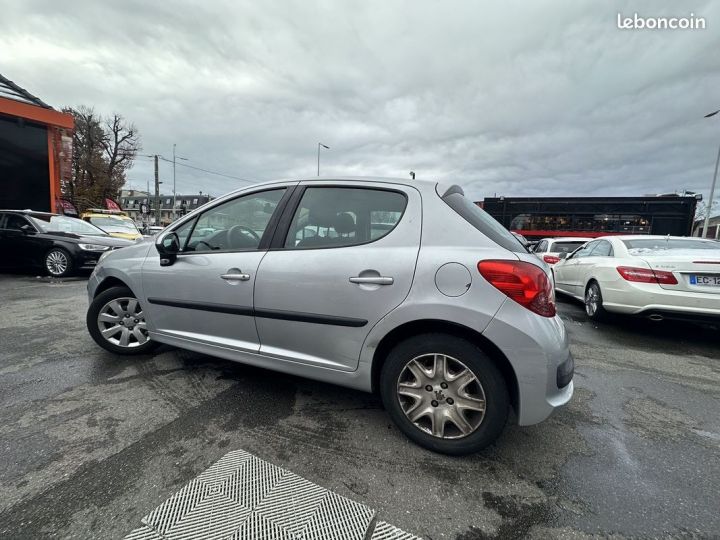 Peugeot 207 1.4 HDI70 URBAN 5P Gris - 2