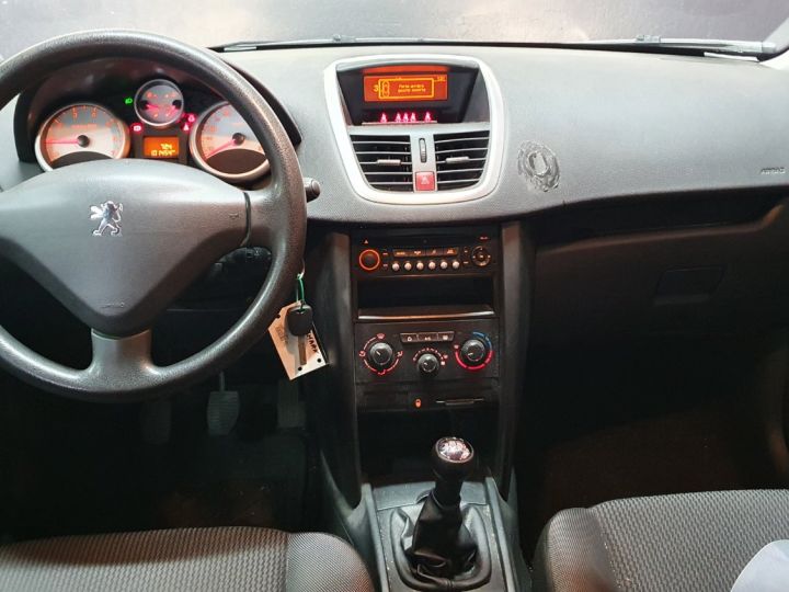 Peugeot 207 1l4 16v 75 Ch 5 portes  - 6