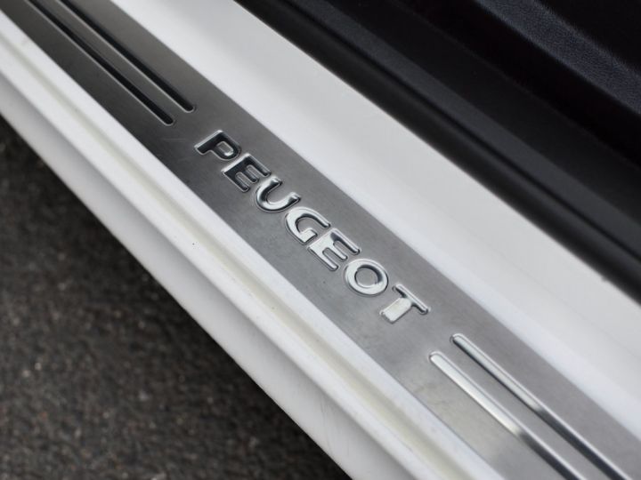 Peugeot 207 CC FACELIFT 1.6 16v 120ch Blanc - 17